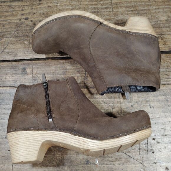 Dansko Lizanne Boots 40 / 9.5 10 Boots Shoes Brown Leather Side Zip Booties Clog - Picture 13 of 15